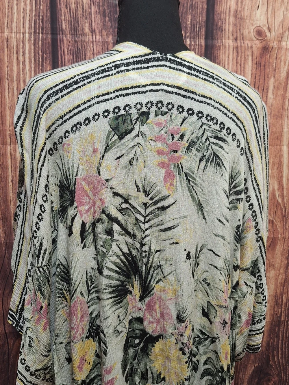 Vince Camuto Floral Palm Print Tassel Shawl One Size!